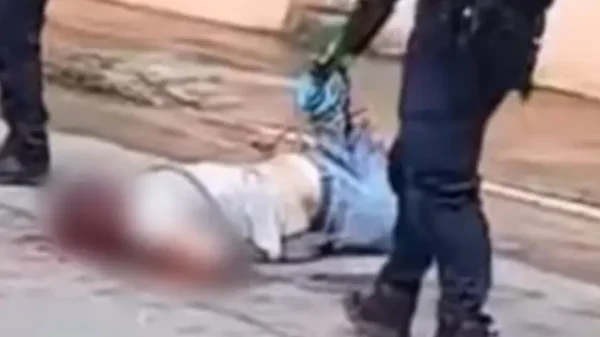 Comerciante asesina a balazos a 3 personas en tianguis del Edomex; vecinos lo linchan