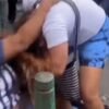 Video: Dos mujeres se agarran a golpes por un hombre en plena calle de Barranquilla