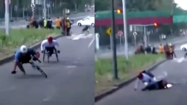 Atletas en silla de ruedas caen por baches en el Maratón de CDMX 2025 (VIDEO)