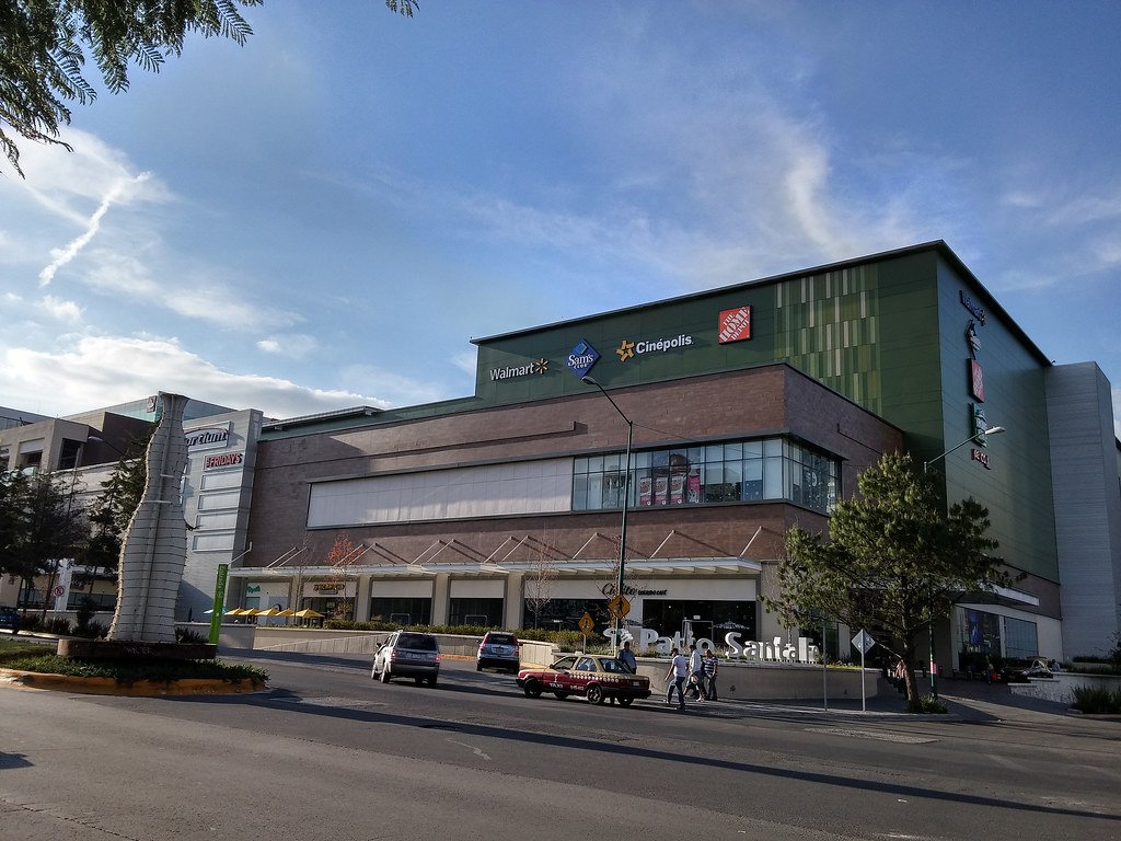 Delincuentes agreden brutalmente a guardia en Patio Santa Fe tras intento de robo