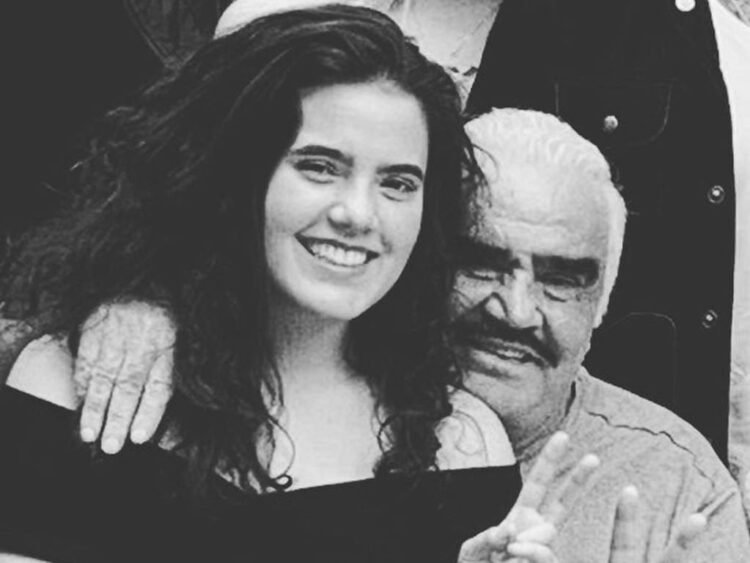 Camila Fernández confiesa que pidió ayuda a Vicente Fernández: "Mándame una señal, abuelo"