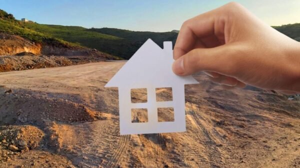 ¿En qué consiste el crédito de Infonavit para la compra de un terreno?