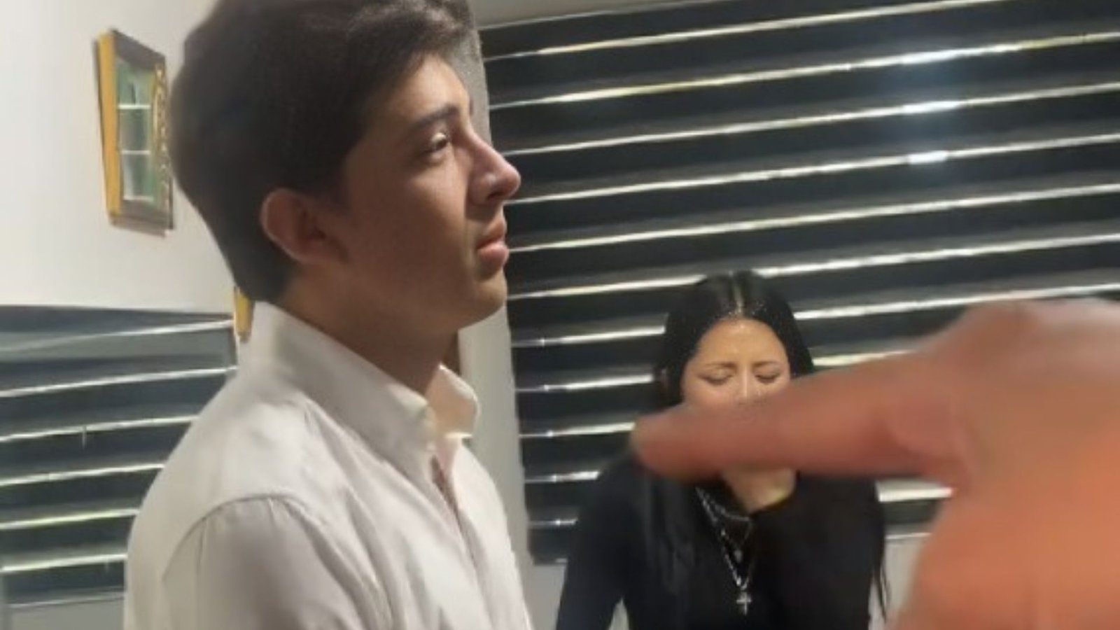 Mujer graba a su novio siéndole infiel con su mejor amiga y lo expone en TikTok