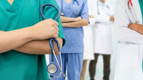 SEP lanza plataforma digital para verificar cédulas profesionales de médicos y cirujanos