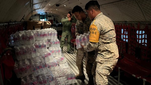Ejército y Fuerza Aérea trasladan ayuda humanitaria a Poza Rica tras intensas lluvias