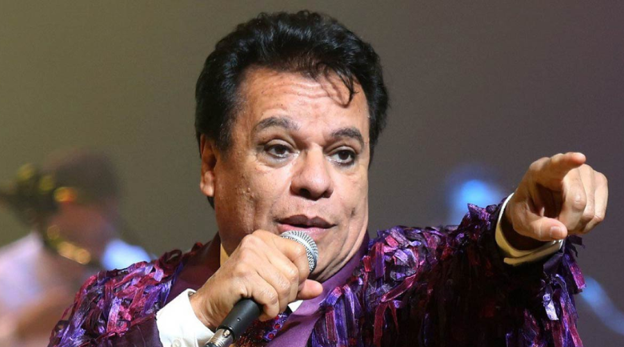 VIDEO: ¿Está vivo? Captan a un hombre idéntico a Juan Gabriel disfrutando de un café en París