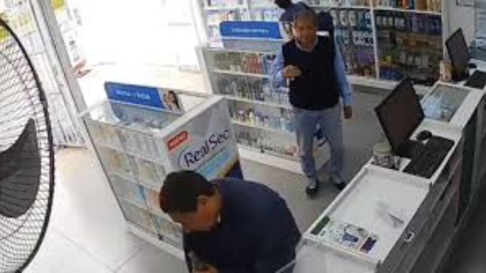 abuelitos roban farmacia