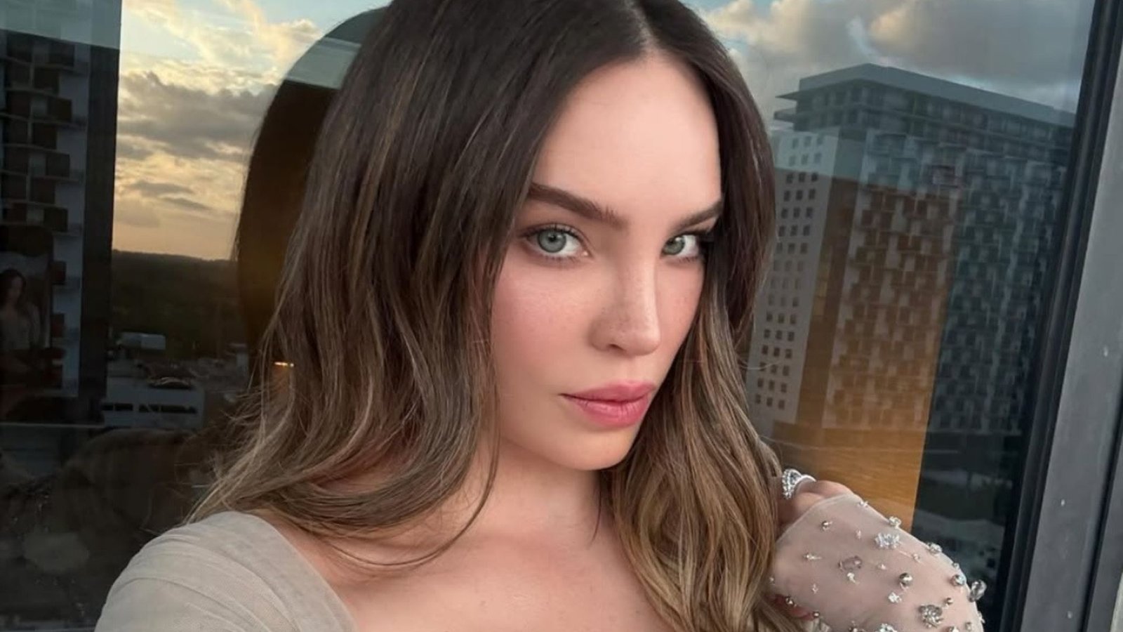 Belinda a punto de quedar expuesta en vivo