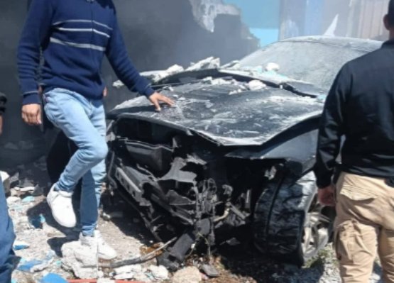 Auto impacta contra una vivienda al celebrarse arrancones en Oriental