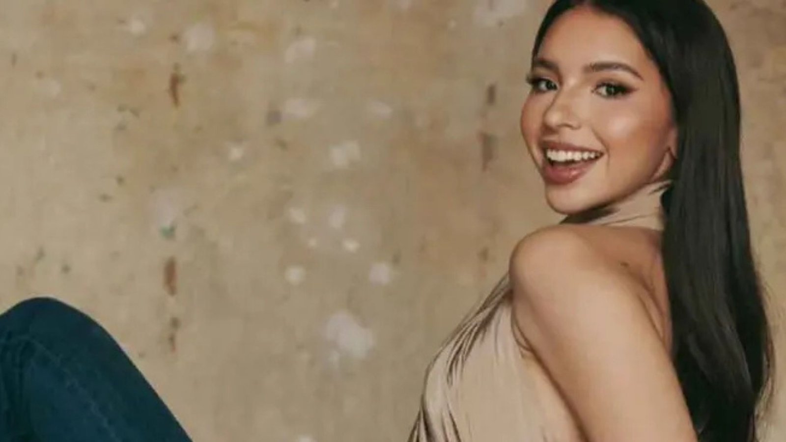 Ángela Aguilar en el ojo del huracán por mensaje sobre la Virgen María