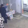 Video: Mujer obliga a su hija a robar pan en Puebla