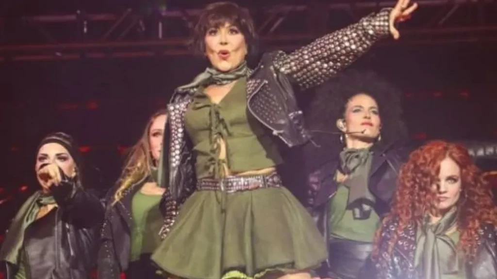 Alejandra Guzmán muestra su columna tras cirugía: 'Abrazo biomecánico'