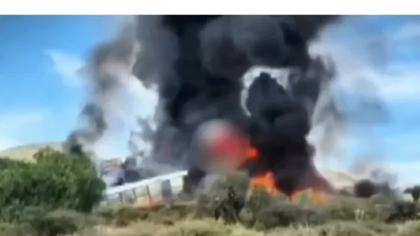 Tren que cargaba alcohol se descarrila y explota en Hidalgo