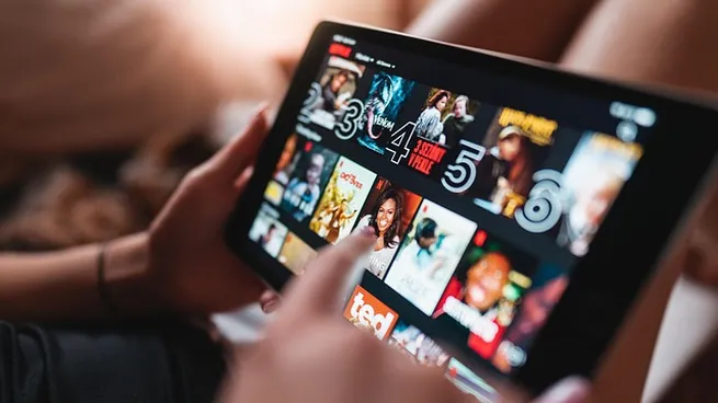 El SAT pone el ojo en tu Netflix y Uber: la nueva reforma que checará tus gastos digitales