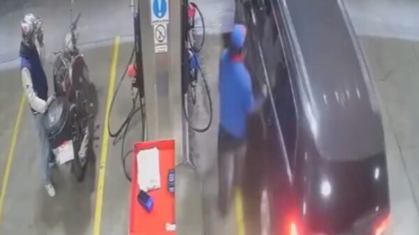 Automovilista carga gasolina por 2 mil pesos y huye sin pagar en San Luis Potosí