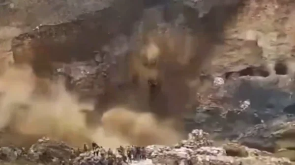 Tragedia en el Congo: 32 fallecen tras colapso de mina artesanal (VIDEO)
