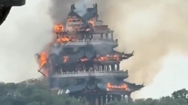 VIDEO: Incendio devasta parte del histórico Templo de Yongqing