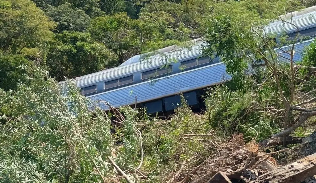 Concluye FGR necropsias de 13 muertos por descarrilamiento del Tren del Interocéanico