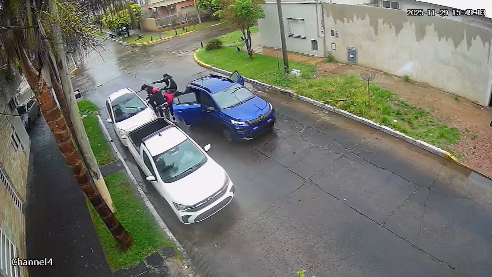 Violento asalto en San Justo: seis delincuentes atacaron a un automovilista y huyeron con su vehículo