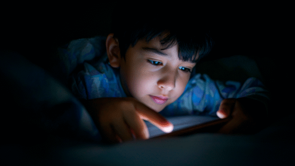 Impulsan iniciativa para prohibir uso de celulares y dispositivos móviles en primarias y secundarias