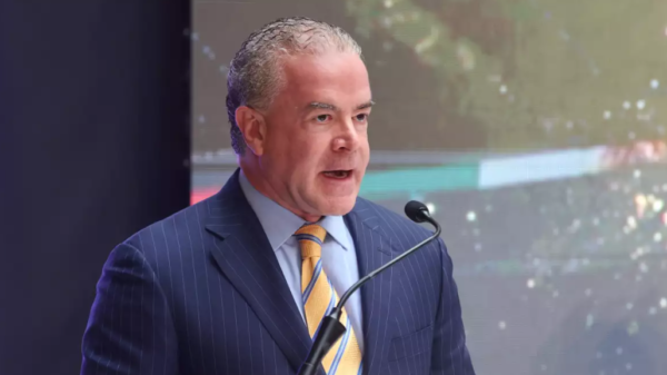 La UIF congela las cuentas de Raúl Rocha, dueño de Miss Universo