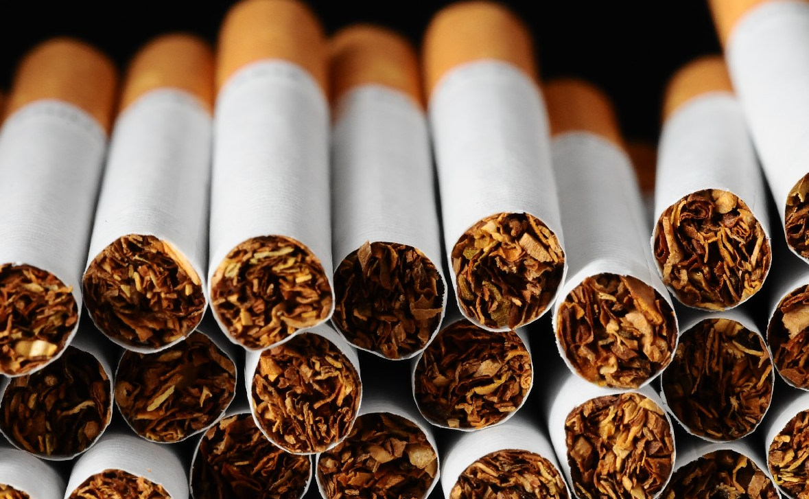 ¿Cuánto pagarán los fumadores por una cajetilla en 2026 con el nuevo IEPS?