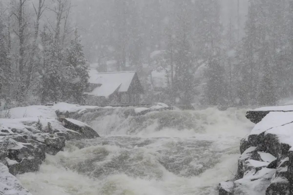 Declaran estado de emergencia en California por tormentas históricas