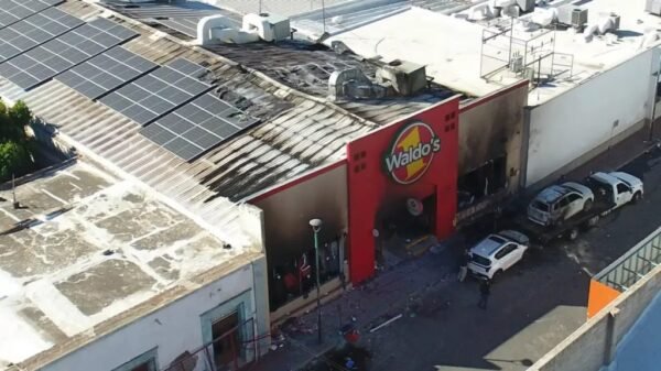 Comparecen directivos de Waldo’s por incendio en Sonora