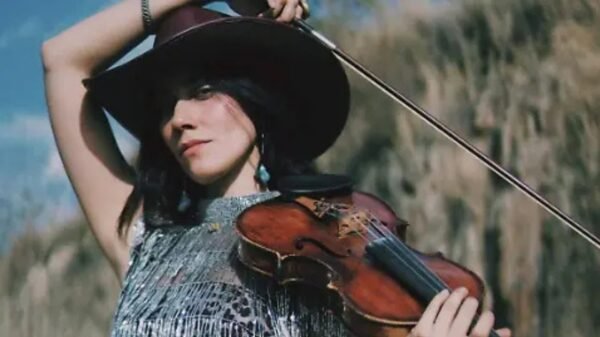 Esmeralda Canape, la violinista de Nodal que desató rumores de infidelidad: todos los detalles
