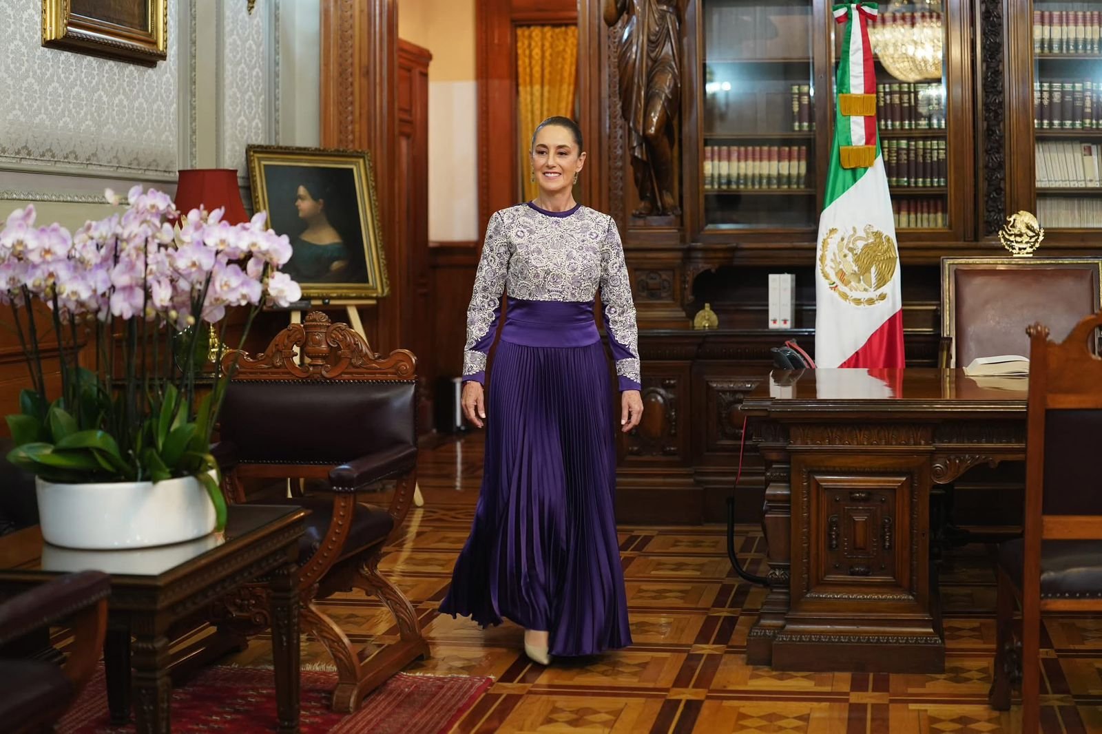 Moda y política: Sheinbaum destaca en ranking de elegancia del 2025