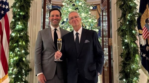 Señalamientos apuntan a pago de Salinas Pliego para asistir a cena navideña en la Casa Blanca