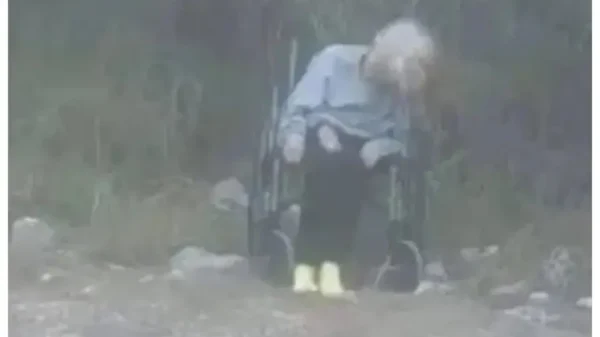 Abandonan a adulta mayor en carretera de Matamoros; buscan a sus familiares