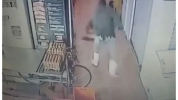 Buscan a “El Cuba”, carnicero que mató a patadas a un gato en Ecatepec