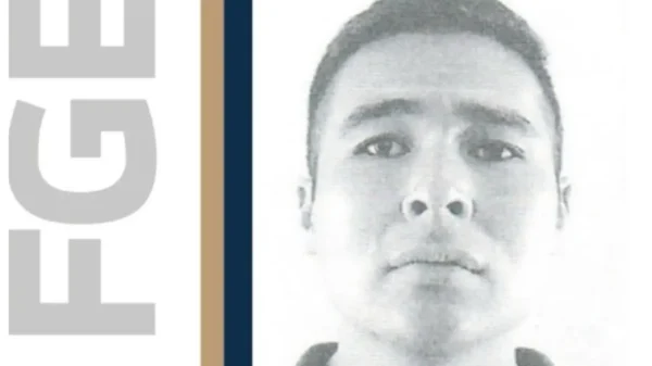 Ofrecen recompensa de 100 mil pesos para localizar a policía acusado de homicidio en Michoacán
