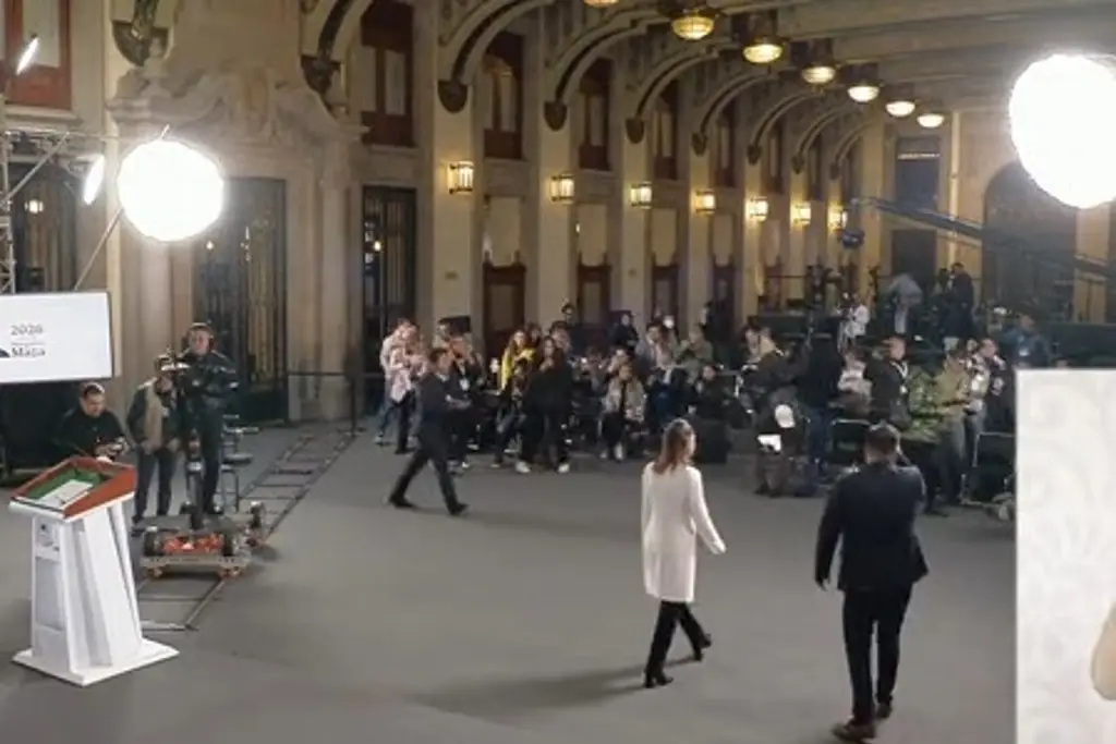 Sheinbaum evacúa mañanera por sismo severo