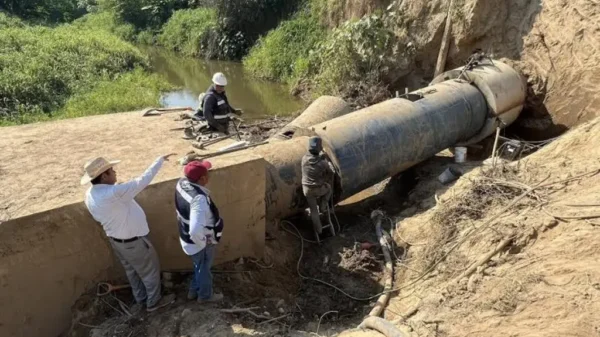 Restablecen agua potable en Acapulco tras fuga causada por temblor