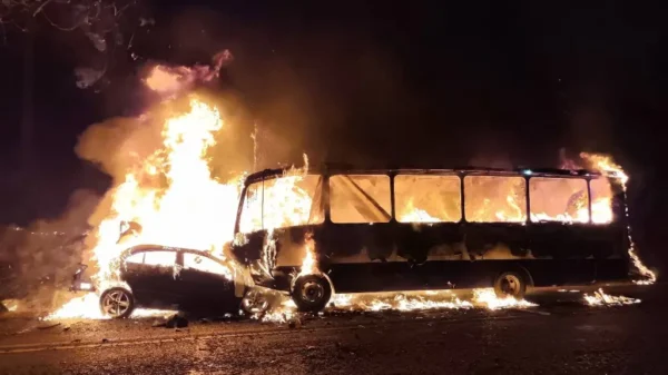 Tragedia en la México - Cuernavaca: choque frontal con autobús deja 4 muertos