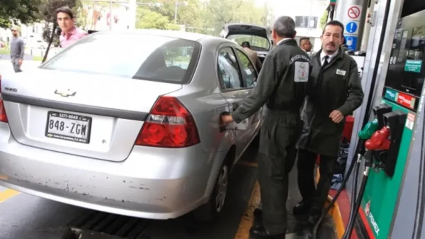 Esta es la razón por la cuál la gasolina en México es más cara que en EU