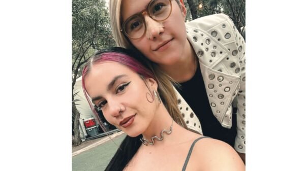 Beba Montes anunció su compromiso con Itzel Lechuga durante un viaje por Europa.