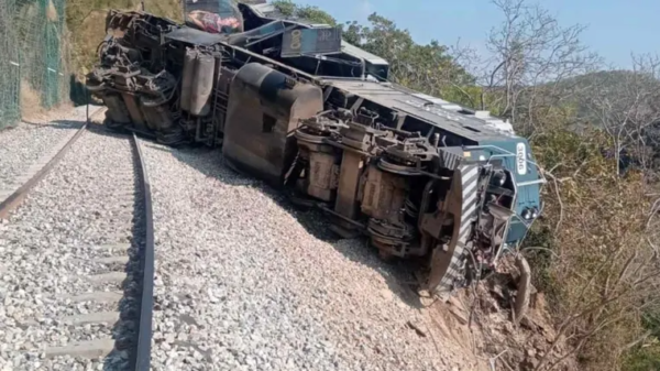 Segob supervisa evolución de pacientes del descarrilamiento en Oaxaca