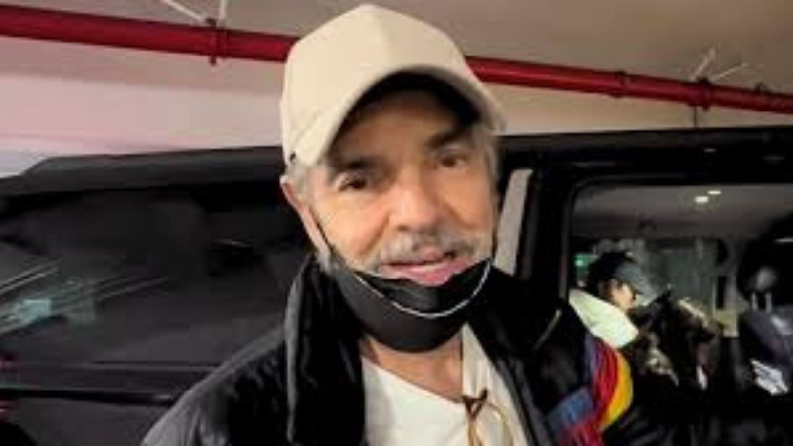 Eugenio Derbez evita opinar sobre Venezuela y genera polémica