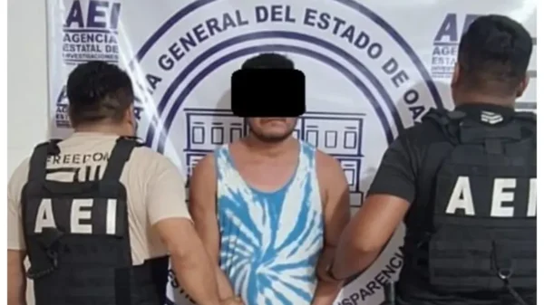 Exmilitar roció con alcohol y prendió fuego a su esposa en Oaxaca; es investigado por tentativa de feminicidio