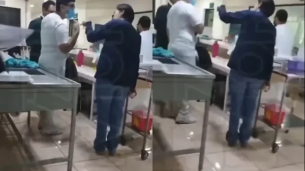 ¡Tremenda pelea en el IMSS! Doctora y enfermero se insultan frente a pacientes en hospital