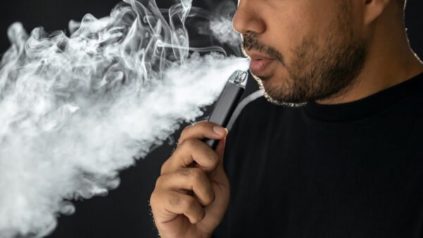 Vapeadores siguen a la venta pese a prohibición