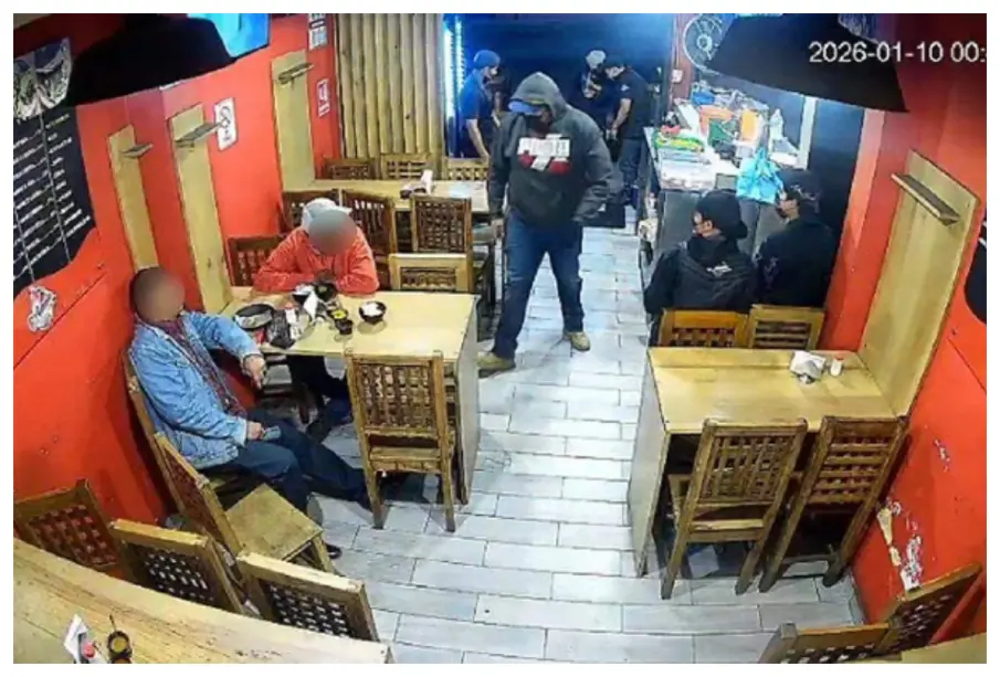 Asaltan a una taquería en Puebla; un comensal muerto y uno más herido | VIDEO