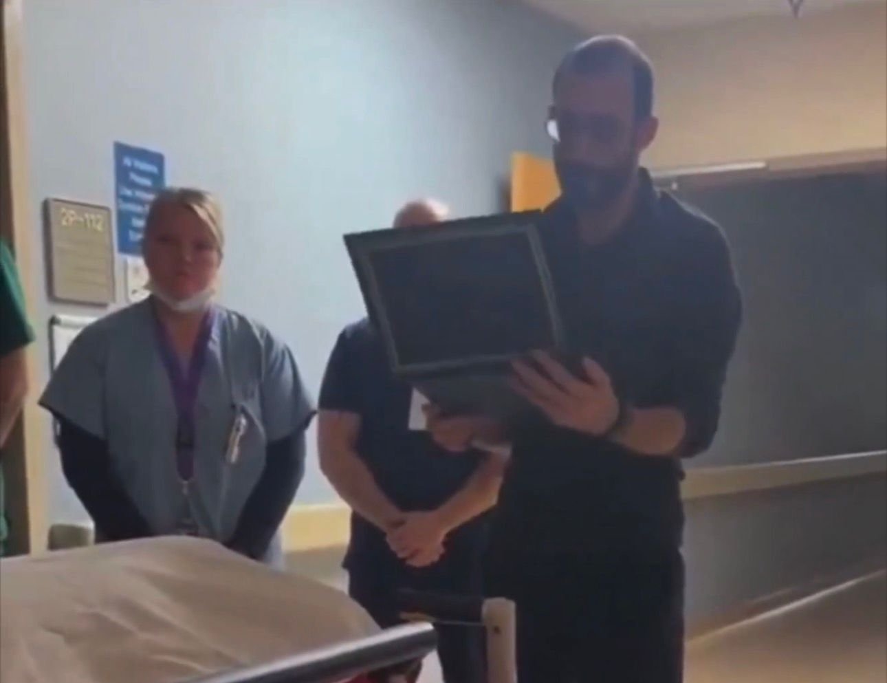 Llamaron “terrorista” a Alex Pretti tras abatirlo. Su familia y testigos dicen otra cosa