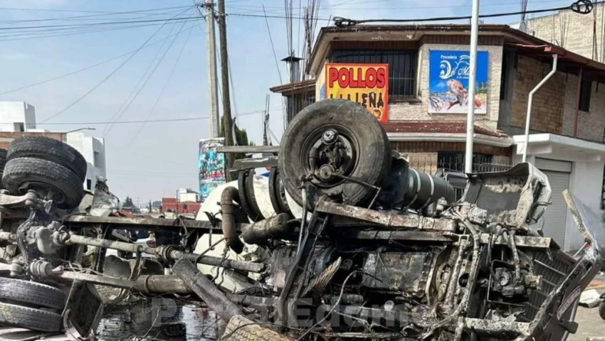 VIDEO: Camión sin frenos provoca fuerte accidente en Almoloya de Juárez