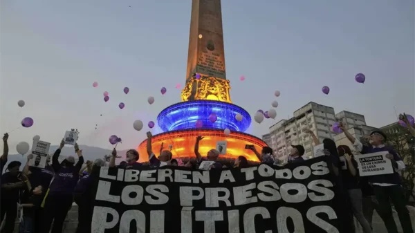 Denuncia periodista que tres ciudadanos mexicanos figuran entre los presos políticos en Venezuela