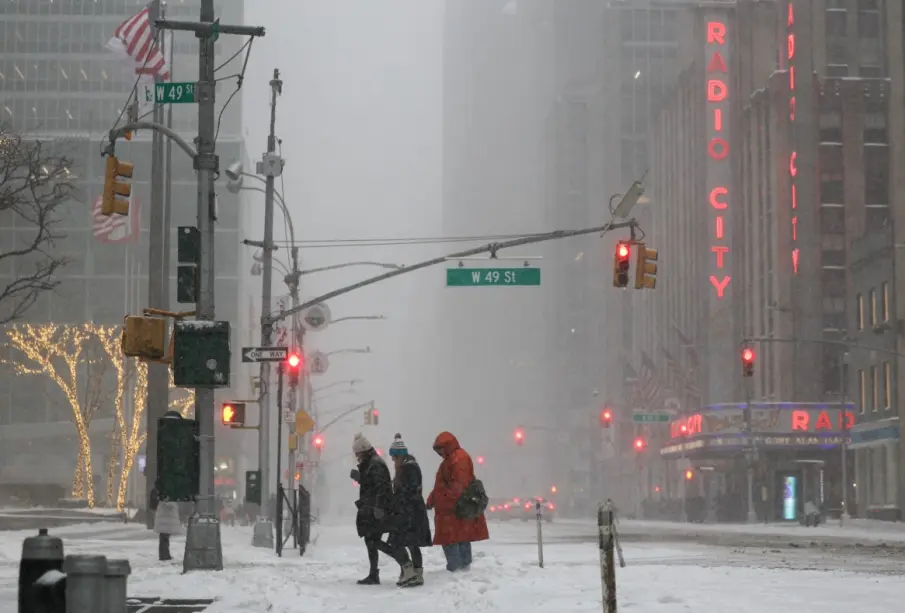 Tormenta invernal deja a más de 600 mil hogares sin luz al sur de EU