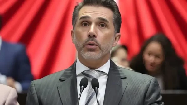 Morena abre proceso contra Sergio Mayer por pedir licencia para participar en reality show